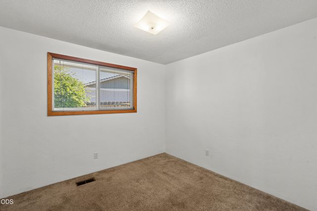 7680 Gladstone Avenue, White City, OR 97503