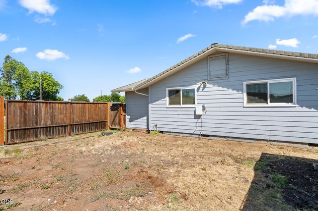 7680 Gladstone Avenue, White City, OR 97503