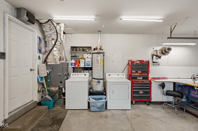 7680 Gladstone Avenue, White City, OR 97503
