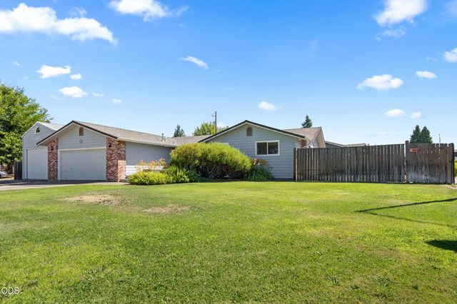 7680 Gladstone Avenue, White City, OR 97503