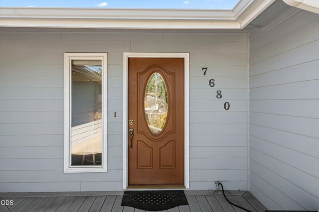 7680 Gladstone Avenue, White City, OR 97503