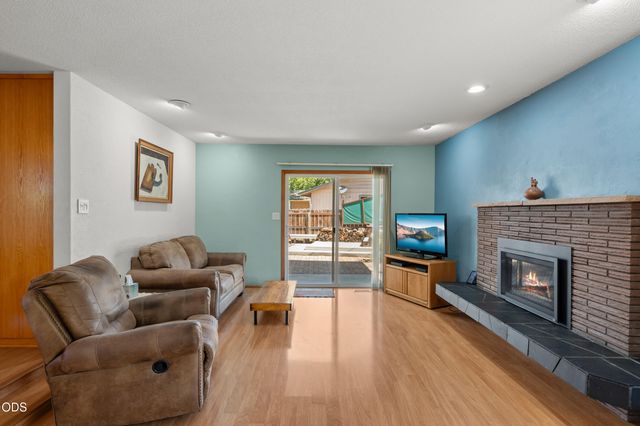 7680 Gladstone Avenue, White City, OR 97503