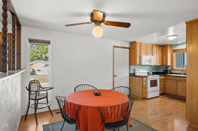 7680 Gladstone Avenue, White City, OR 97503
