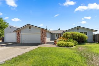 7680 Gladstone Avenue, White City, OR 97503