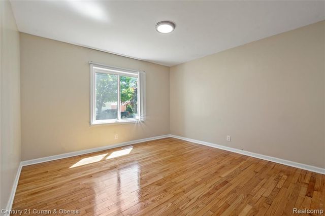 5378 Weddell Street, Dearborn Heights, MI 48125