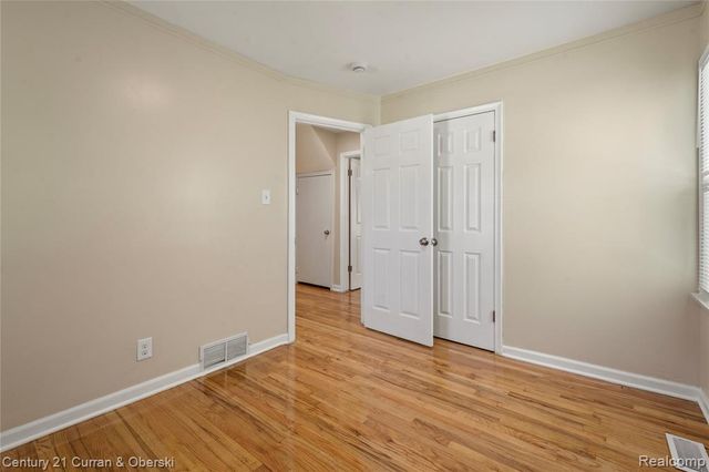 5378 Weddell Street, Dearborn Heights, MI 48125