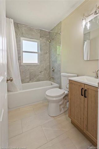 5378 Weddell Street, Dearborn Heights, MI 48125