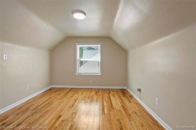 5378 Weddell Street, Dearborn Heights, MI 48125