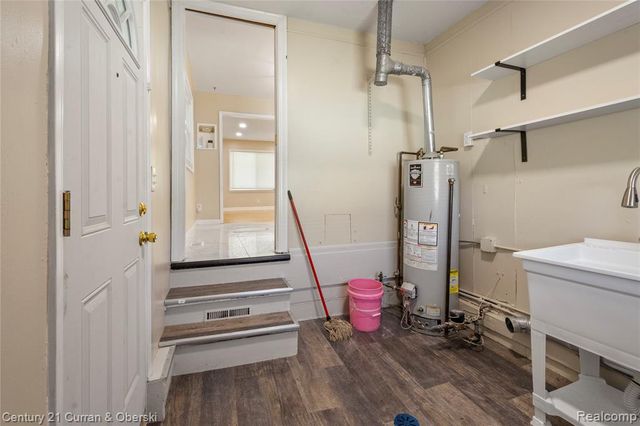 5378 Weddell Street, Dearborn Heights, MI 48125