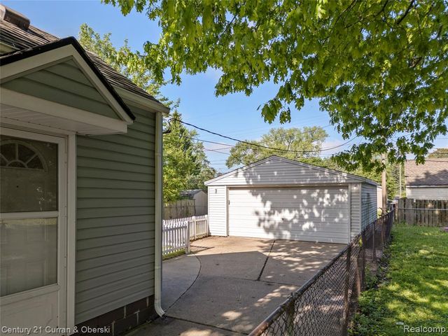5378 Weddell Street, Dearborn Heights, MI 48125