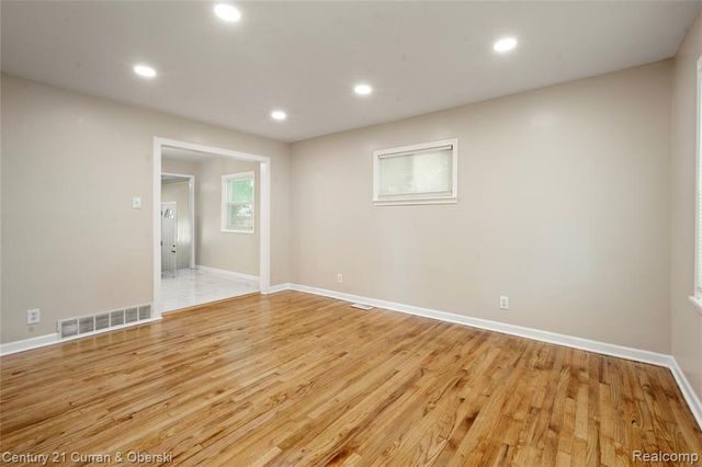 5378 Weddell Street, Dearborn Heights, MI 48125