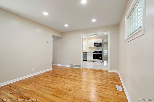 5378 Weddell Street, Dearborn Heights, MI 48125