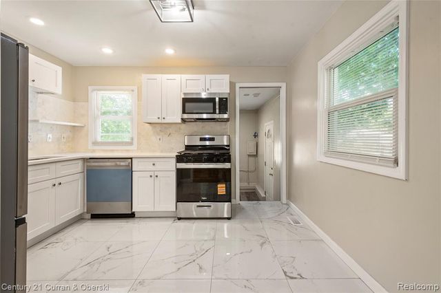 5378 Weddell Street, Dearborn Heights, MI 48125
