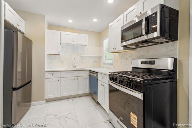 5378 Weddell Street, Dearborn Heights, MI 48125