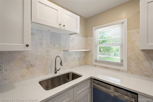 5378 Weddell Street, Dearborn Heights, MI 48125