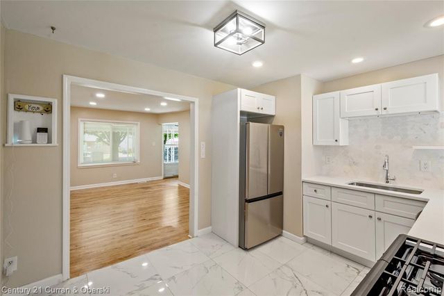 5378 Weddell Street, Dearborn Heights, MI 48125