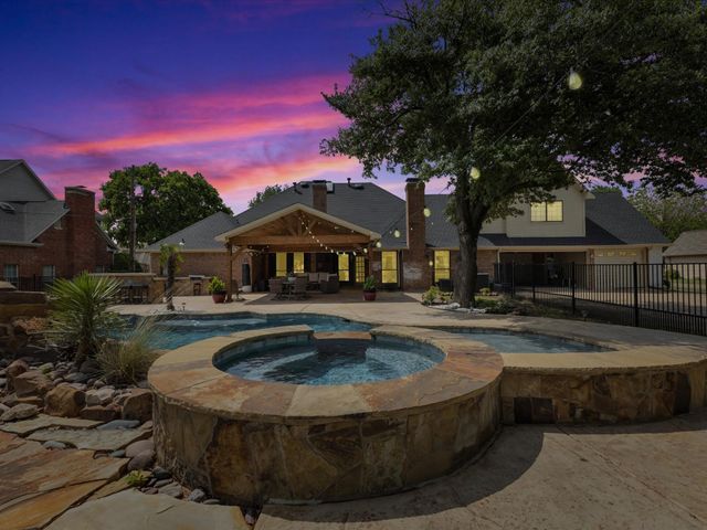 210 Sunray Lane, Sunnyvale, TX 75182