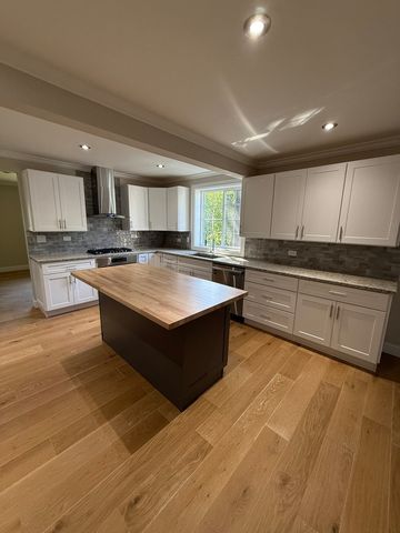 8144 Sunset Road, Willowbrook, IL 60527