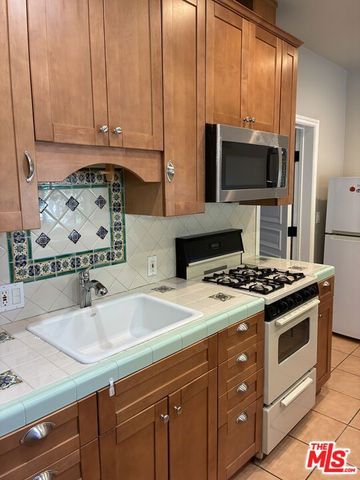 341 S Palm Drive Guesthouse, Beverly Hills, CA 90212