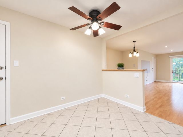9374 Bay Colony Drive 2S, Des Plaines, IL 60016