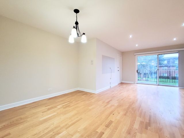 9374 Bay Colony Drive 2S, Des Plaines, IL 60016