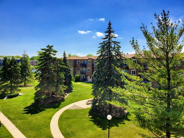 9374 Bay Colony Drive 2S, Des Plaines, IL 60016
