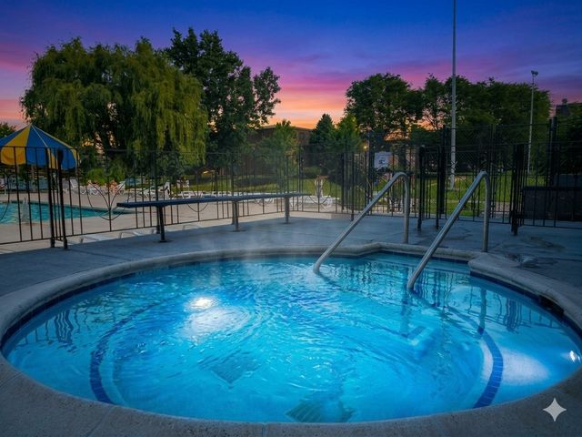 9374 Bay Colony Drive 2S, Des Plaines, IL 60016
