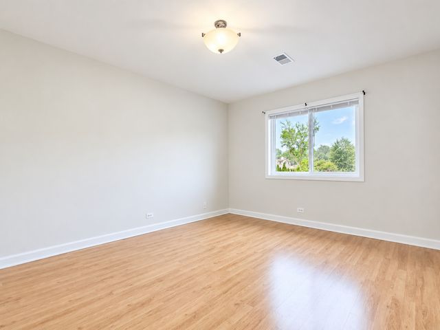 9374 Bay Colony Drive 2S, Des Plaines, IL 60016