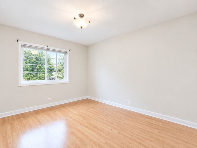 9374 Bay Colony Drive 2S, Des Plaines, IL 60016