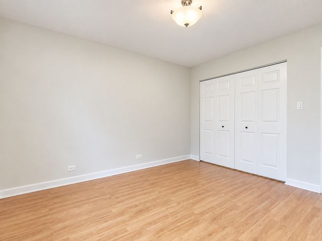 9374 Bay Colony Drive 2S, Des Plaines, IL 60016