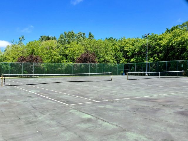 9374 Bay Colony Drive 2S, Des Plaines, IL 60016