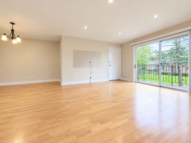 9374 Bay Colony Drive 2S, Des Plaines, IL 60016