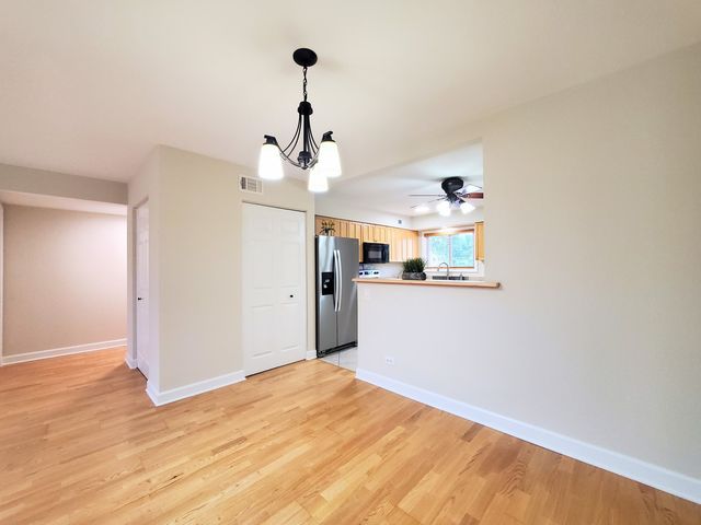 9374 Bay Colony Drive 2S, Des Plaines, IL 60016