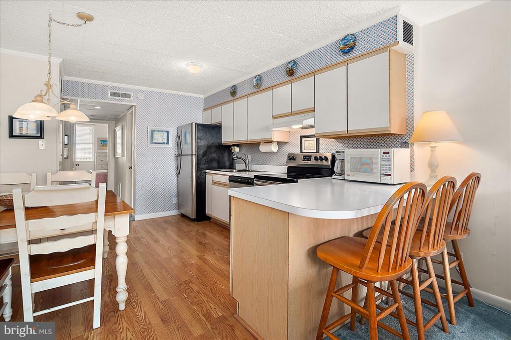 Image 10 of property listing at 13305 WIGHT ST #103, Ocean City, MD 21842