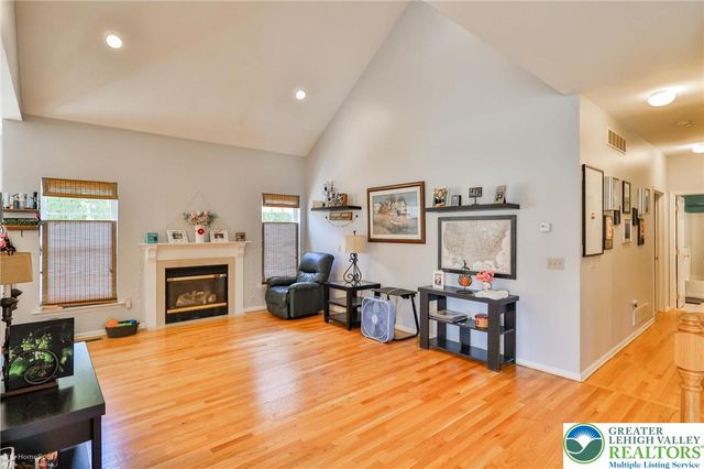 1360 Hennaberry Lane, Forks Twp, PA 18040