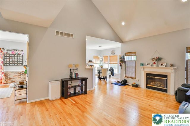 1360 Hennaberry Lane, Forks Twp, PA 18040