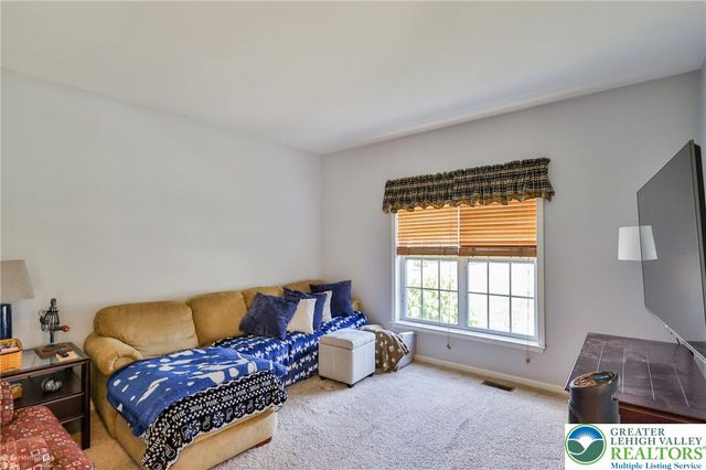 1360 Hennaberry Lane, Forks Twp, PA 18040