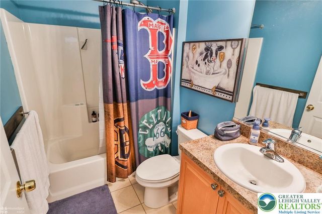 1360 Hennaberry Lane, Forks Twp, PA 18040