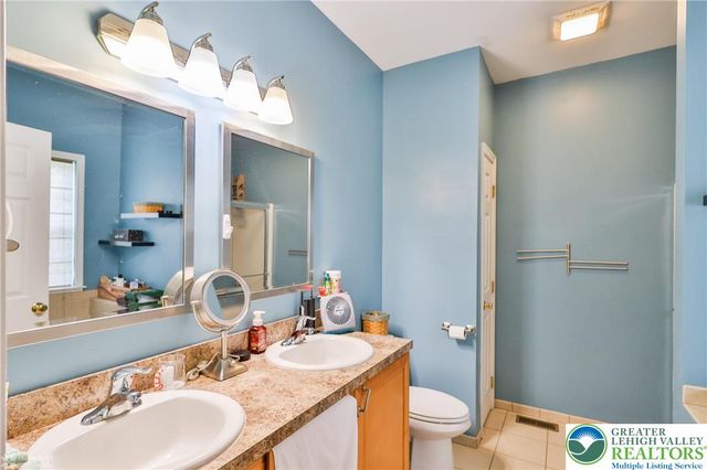 1360 Hennaberry Lane, Forks Twp, PA 18040