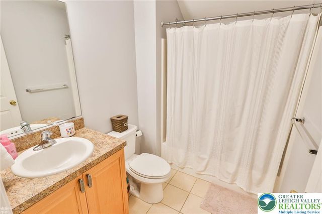 1360 Hennaberry Lane, Forks Twp, PA 18040