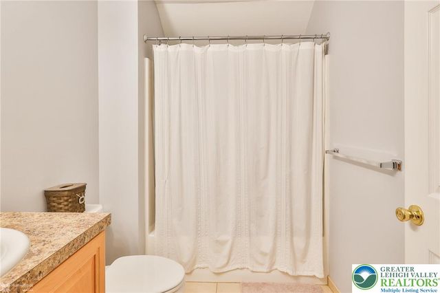 1360 Hennaberry Lane, Forks Twp, PA 18040