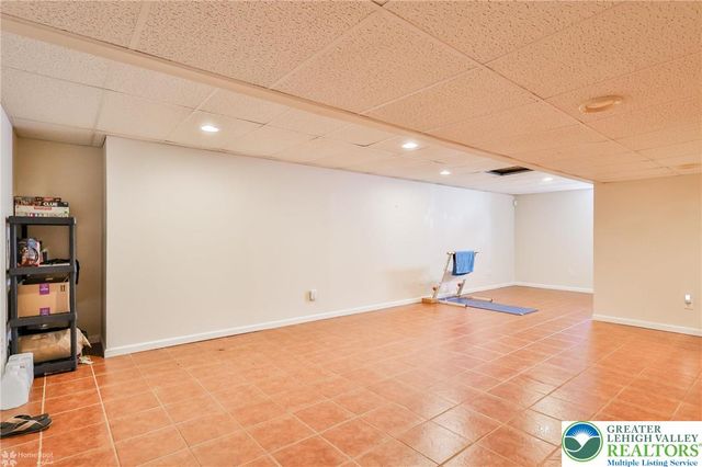 1360 Hennaberry Lane, Forks Twp, PA 18040