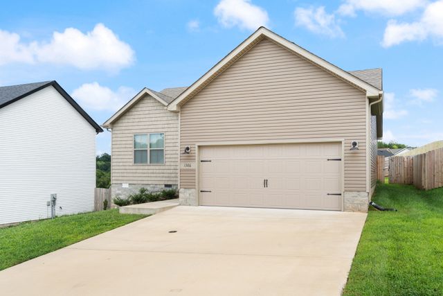 1386 Isaiah Dr, Clarksville, TN 37042