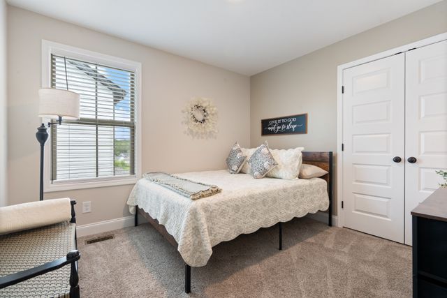 1386 Isaiah Dr, Clarksville, TN 37042