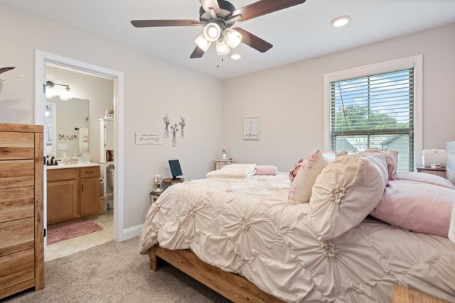 1386 Isaiah Dr, Clarksville, TN 37042