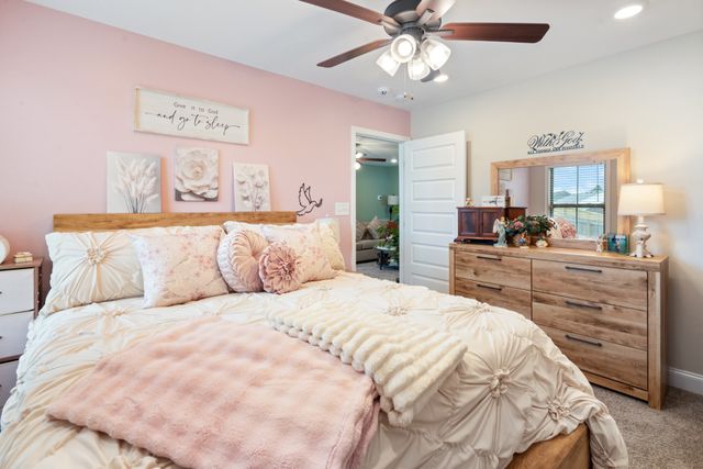 1386 Isaiah Dr, Clarksville, TN 37042
