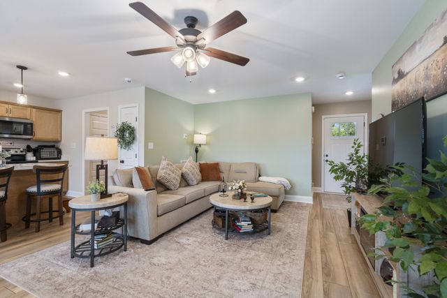 1386 Isaiah Dr, Clarksville, TN 37042