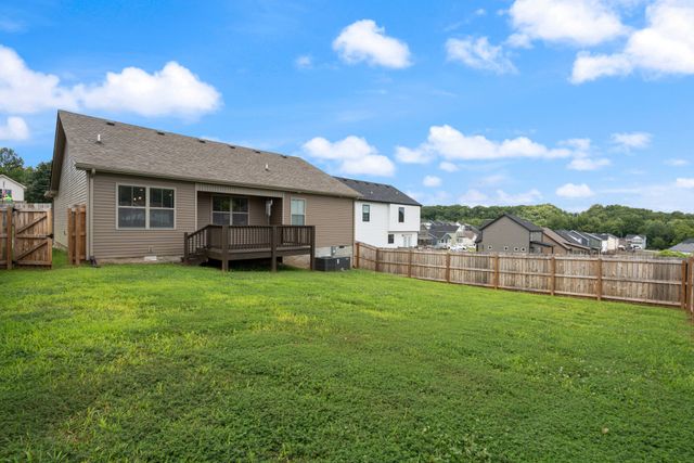 1386 Isaiah Dr, Clarksville, TN 37042