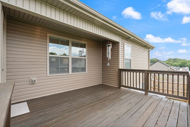 1386 Isaiah Dr, Clarksville, TN 37042