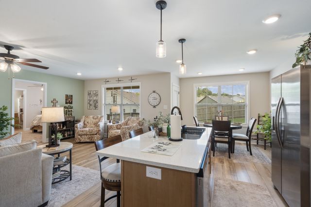 1386 Isaiah Dr, Clarksville, TN 37042